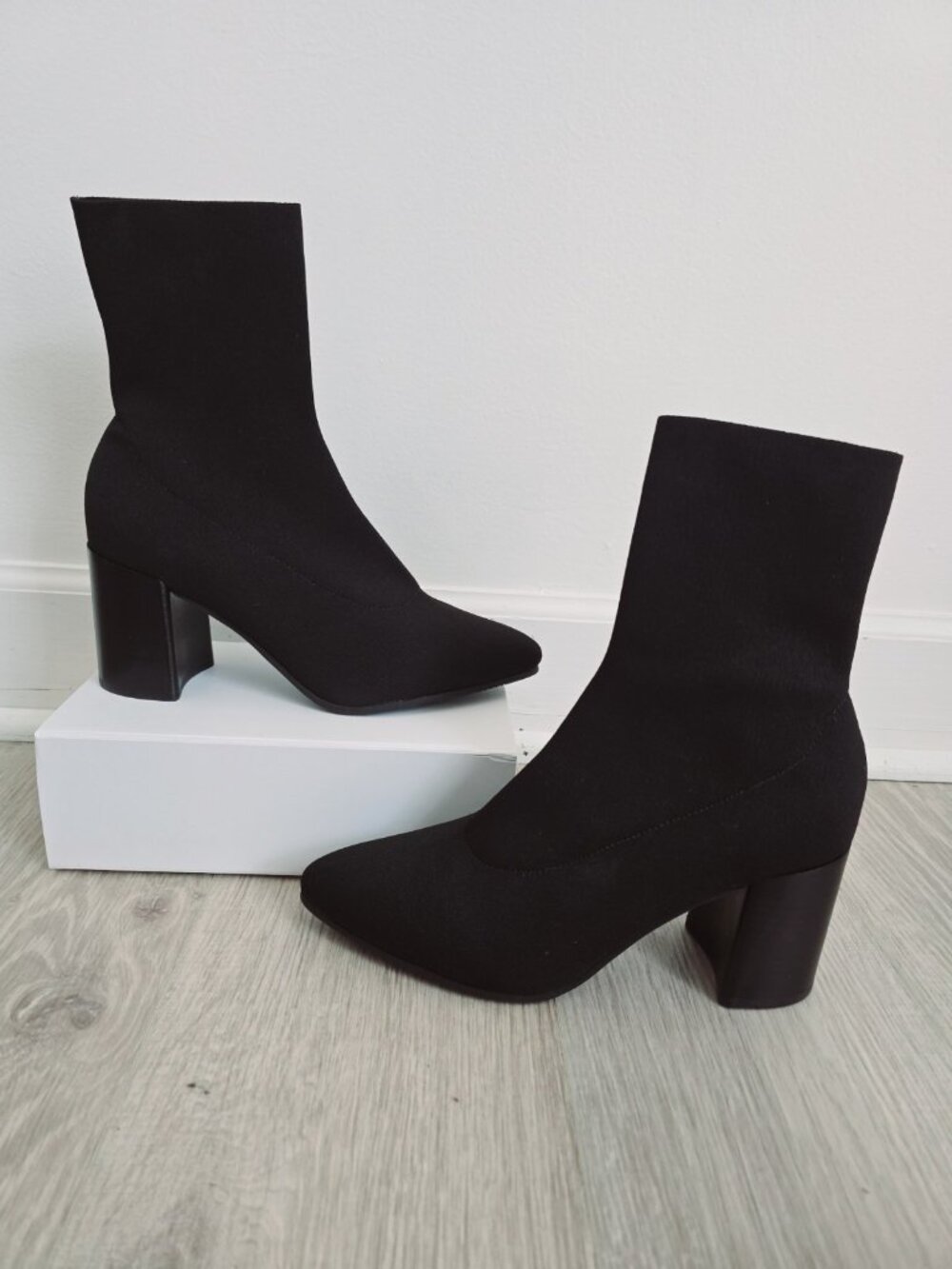 Blondo Sassy Waterproof Pointed Toe Sock Bootie Black Above Ankle Boots Shoes 10